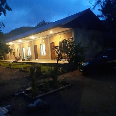 Riung Lalong Terong Guest House Esterno foto