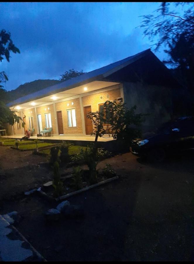 Riung Lalong Terong Guest House Esterno foto